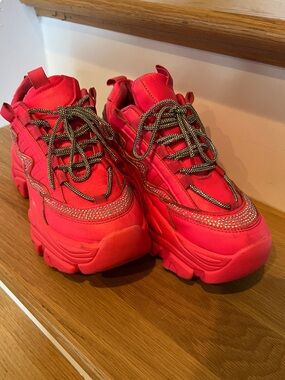 Berness Billie Bright Pink Platform Sneakers - Stylish Lace-Up Shoes size 7